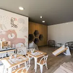 Modern Escape Nunoa Gem