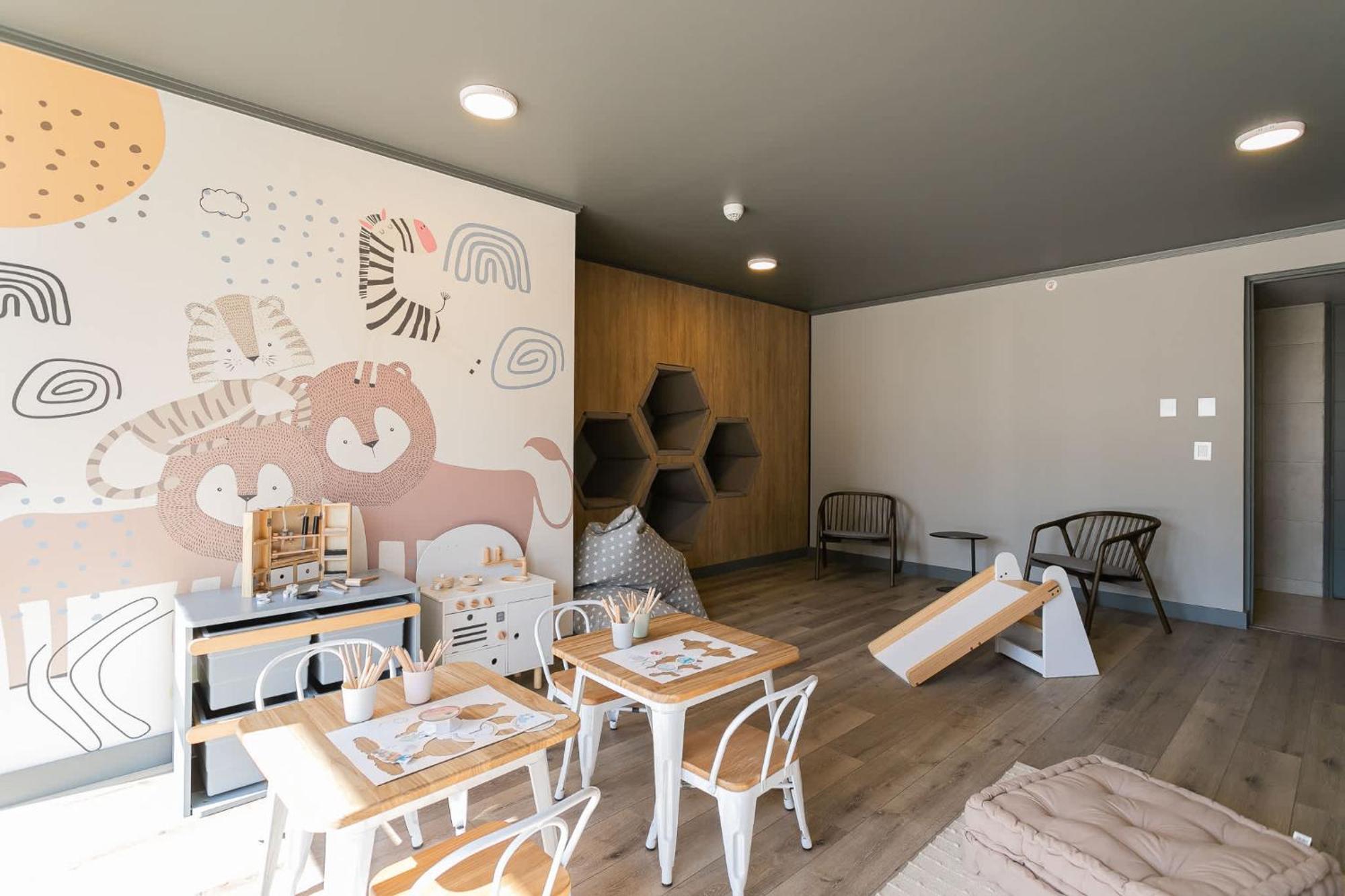 Modern Escape Nunoa Gem * Santiago